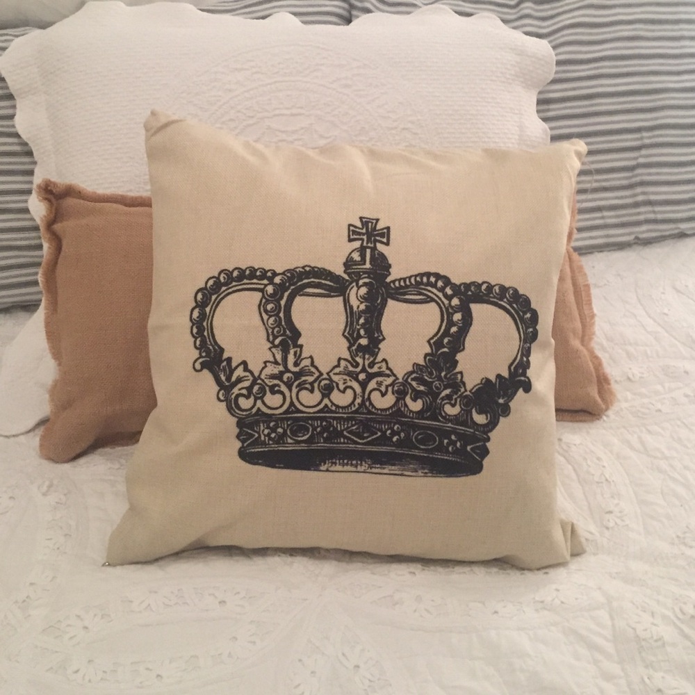16 inch square NWT in  black beige crown